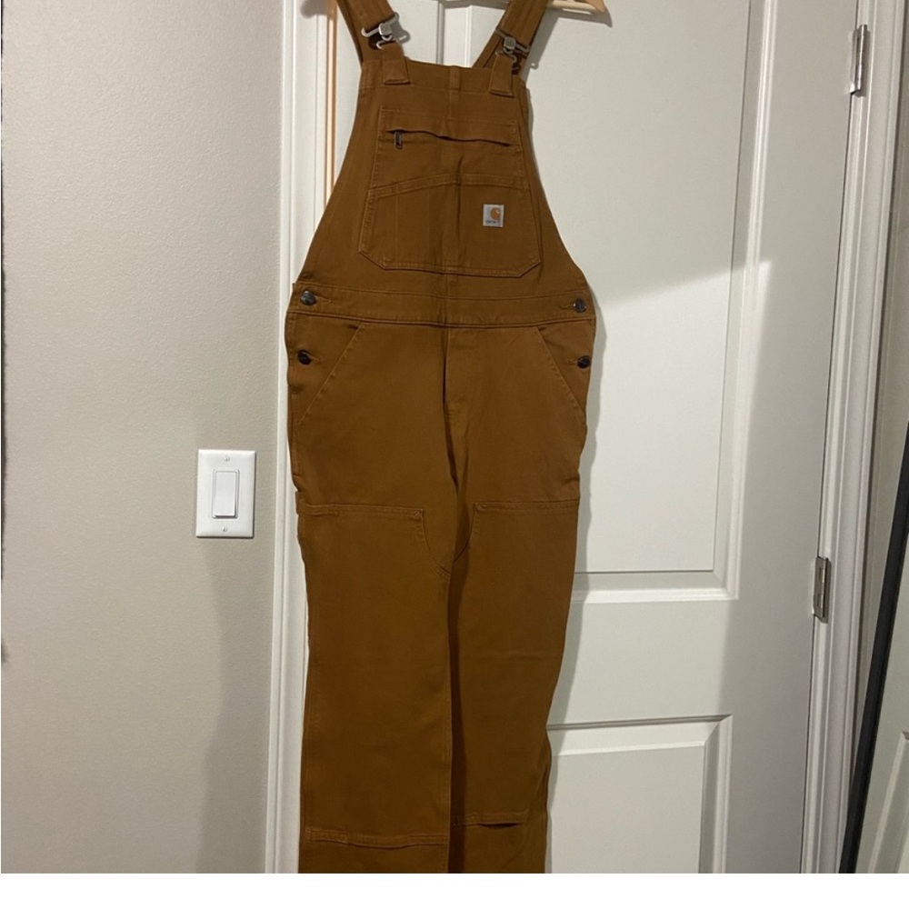Women’s carhartt bib - brand new. Size small, 4/6. Duck brown
